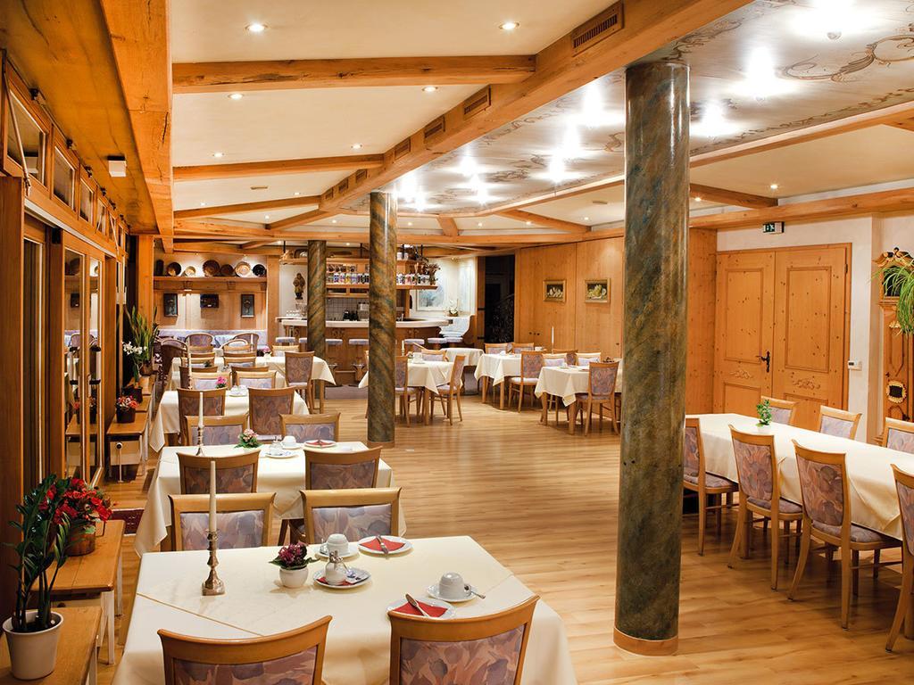 Hotel Kreuz Gaestehaus Und Lauchertbar Mit Terrasse Gammertingen Exterior photo