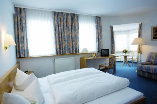 Hotel Kreuz Gaestehaus Und Lauchertbar Mit Terrasse Gammertingen Room photo